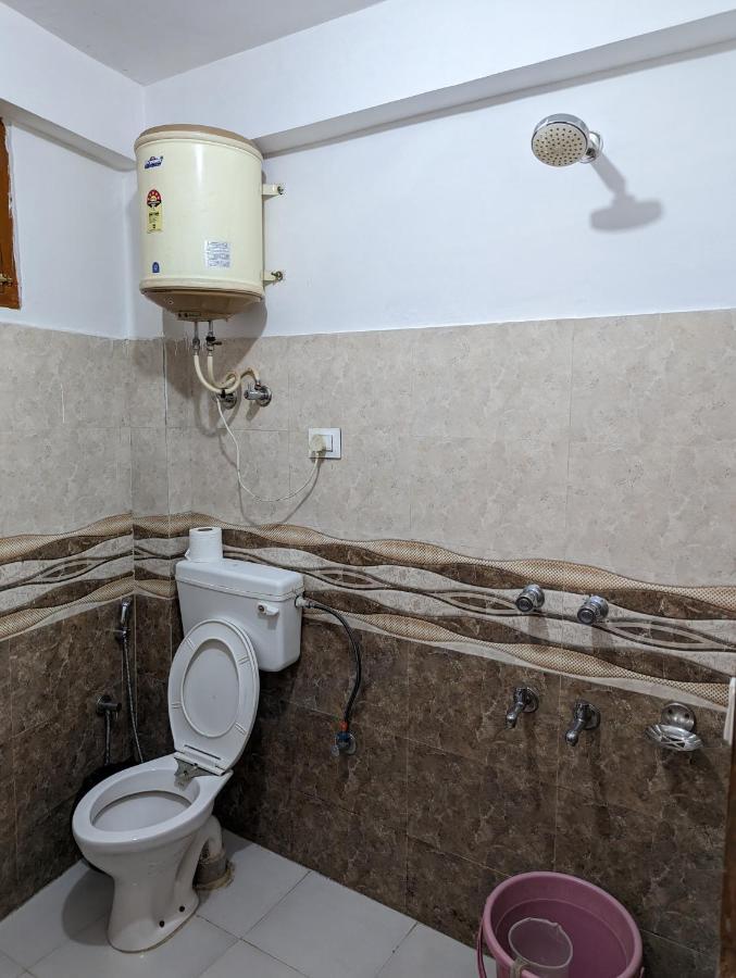 Attic Monkey Cafe & Rooms Manali  Bagian luar foto