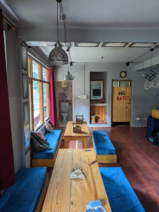 Attic Monkey Cafe & Rooms Manali  Bagian luar foto