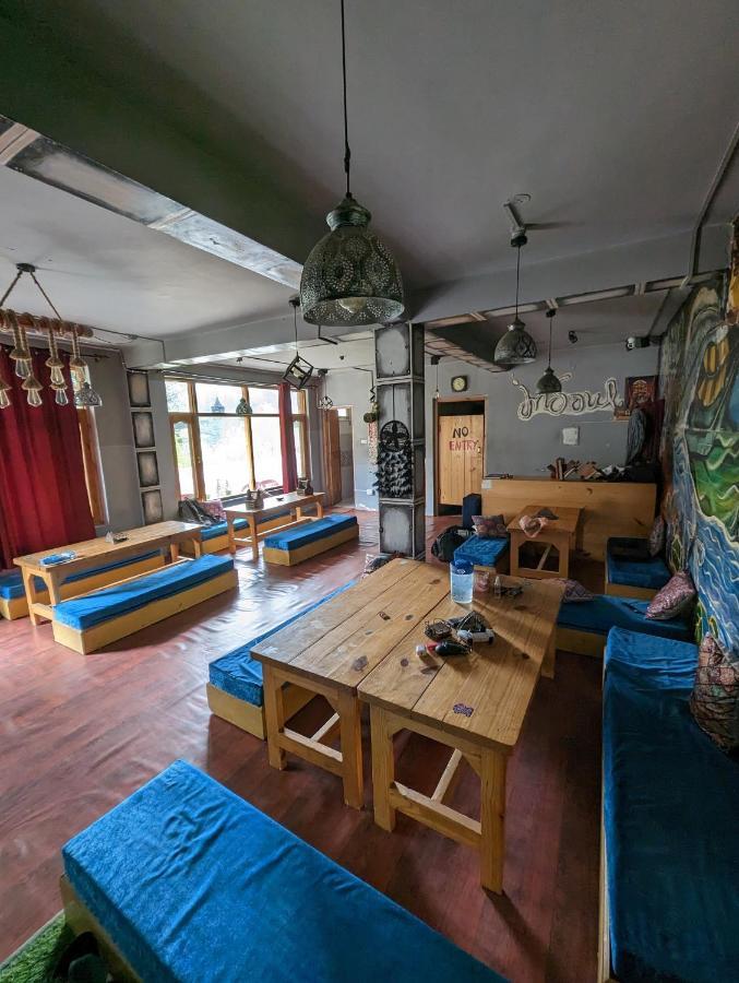 Attic Monkey Cafe & Rooms Manali  Bagian luar foto