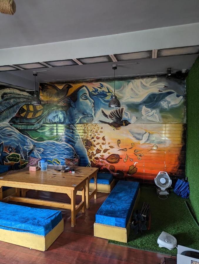 Attic Monkey Cafe & Rooms Manali  Bagian luar foto